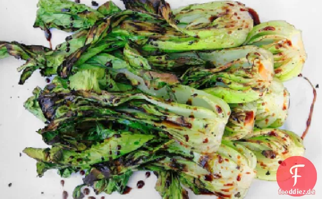 Gegrilltes Bok Choy mit süßer Sojaglasur