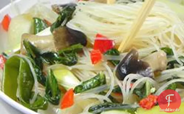 Reisnudeln mit Shiitakes, Choy und Chilis