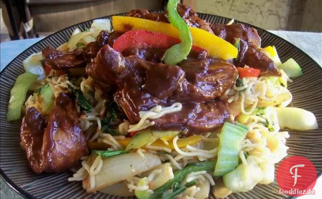 Schweinefleisch und Gemüse-Lo Mein (Einfach und Lecker)