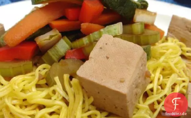 Nell Newmans marinierter Ingwer-Tofu über knusprig gebräuntem Soba Noo