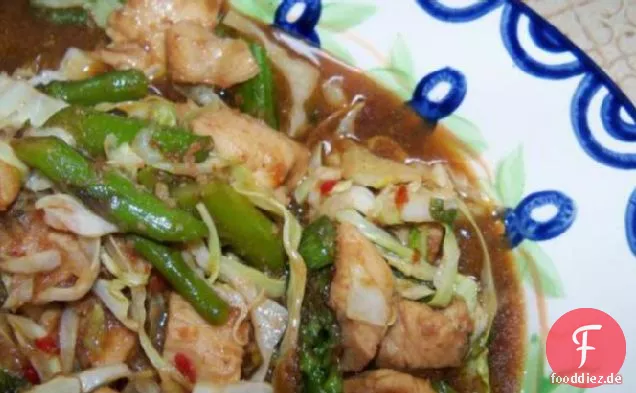 Chili-Huhn Stir-fry Mit Spargel und Bok Choy