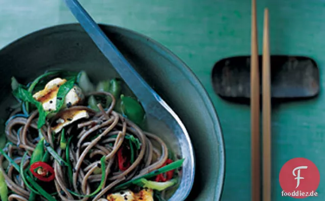 Soba und Tofu in Ingwerbrühe