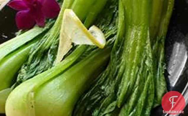 Baby Bok Choy mit Knoblauch