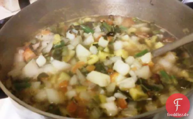 Vegetarischer Sinigang (philippinische Tamarinde oder saure Suppe)