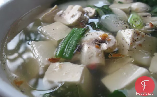 Fettfreie Gemüsesuppe im thailändischen Stil