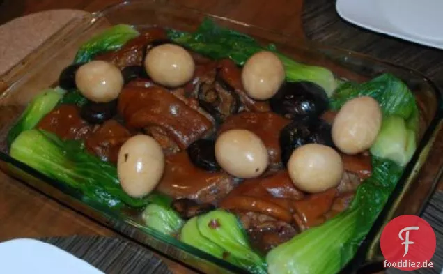 Schweinefleisch Patatim (Filipino-Chinese gedünstetes Schweinefleisch Bein / Knöchel)