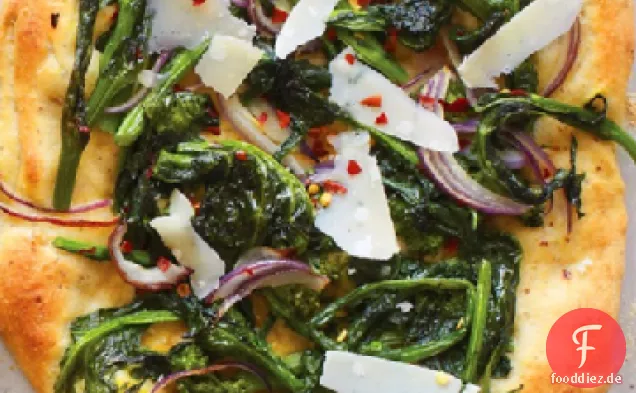 Brokkoli Rabe Pizza mit Haselnussteig