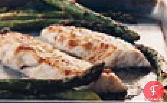 Miso-glasierter Wolfsbarsch mit Spargel