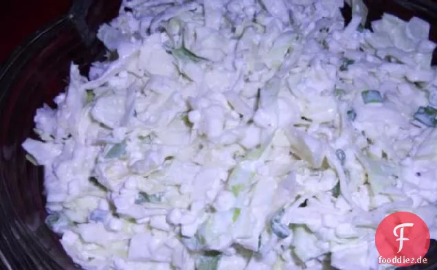 Fettarmer cremiger Kohl-Zwiebel-Salat