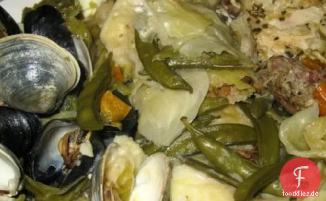 Curanto En Olla (Gedämpfte Meeresfrüchte, Fleisch, Kartoffelbrot und Vege