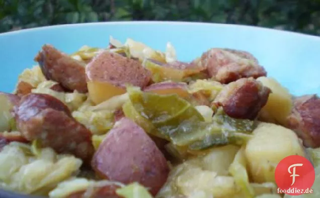 Kielbasa, Kohl und Zwiebeln