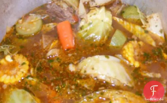 Caldo De Res (Eine Mexikanische Rindfleisch -Gemüse-Suppe)