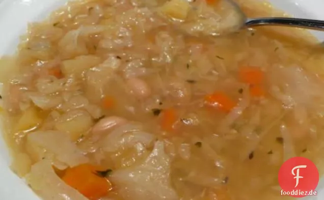 Französische weiße Bohnen-Kohlsuppe