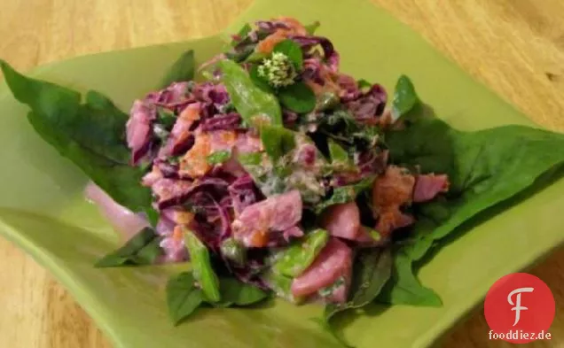Frischer Leprechaun Footprint Salat mit Eye of Newt Dressing