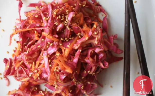 Krautsalat im Dressing im chinesischen Stil