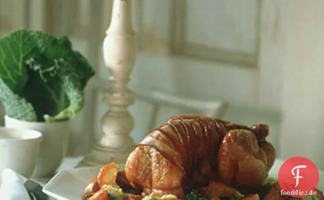 Meerschweinchen mit Speck, Kohl und Äpfeln