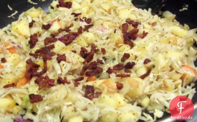 Mom ' s Heißen Pfanne Bacon, Cole Slaw Mit Äpfeln