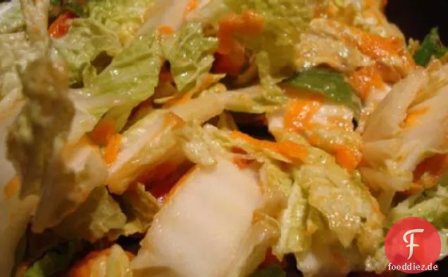 Krautsalat mit Erdnussdressing (vegan)