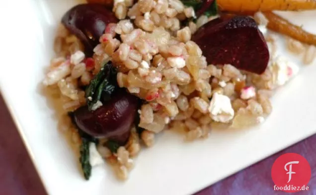 Farro Salat Mit Rüben, Zwiebeln Und Feta