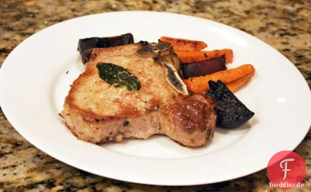 Abendessen heute Abend: Geröstete Karotten und Rüben mit Schweinekoteletts