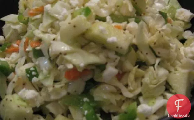 Krautsalat mit Äpfeln und Feta