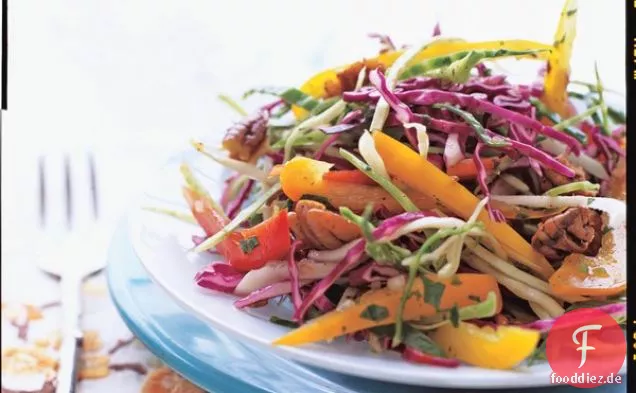 Roter Chile und Pecan Slaw