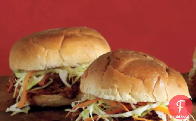 Pulled-Pork-Sandwiches mit Krautsalat