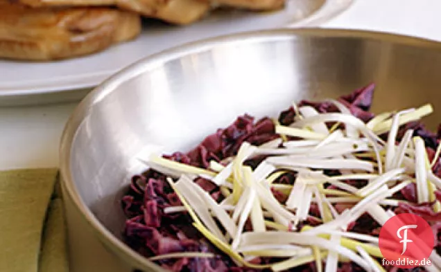 Geschmorte Schweinekoteletts mit Kohl