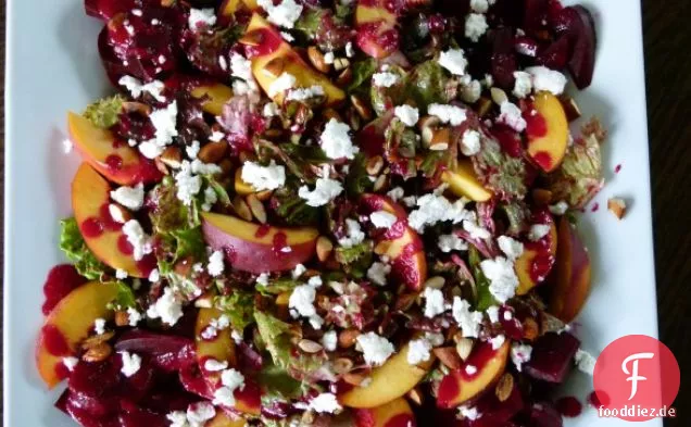 Nektarine und Ziegenkäsesalat mit Rübendressing