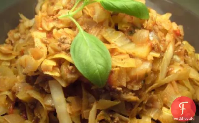 Rindfleisch mit Kohl und Tomaten