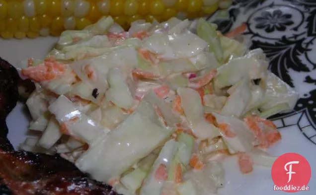 Spargel mit Slaw im asiatischen Stil