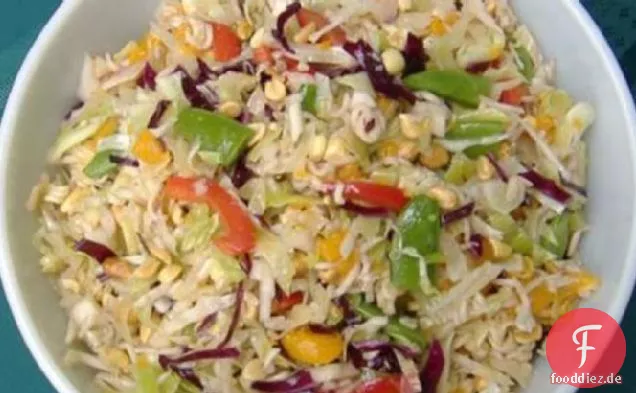 Asiatischer Krautsalat mit Erdnüssen und Mandarinen
