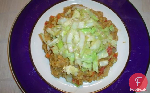 Dal und Reis mit würzigem gebratenem Kohl