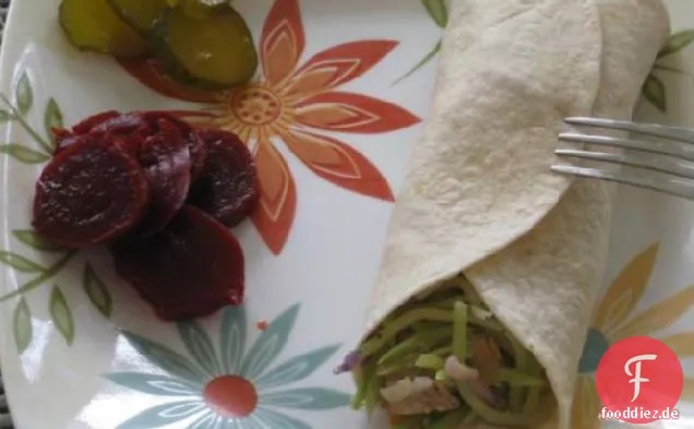 Heißes Huhn, Brokkoli, Slaw-Mmin Wraps