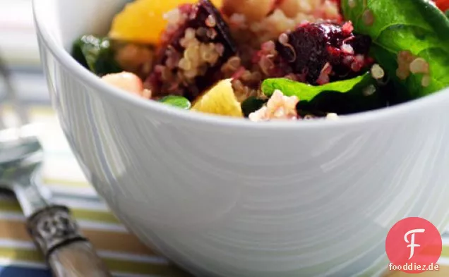 Quinoa Salat Rezept mit gerösteten Rüben, Kichererbsen, Baby Spinat