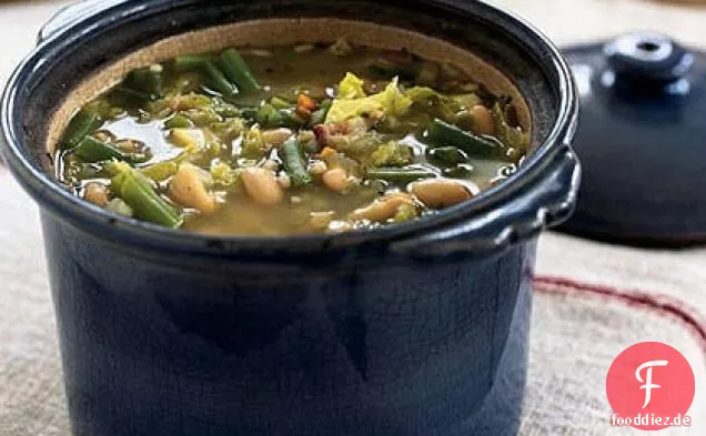 Herzhafte Minestrone mit Gerste, Salbei und Bohnen
