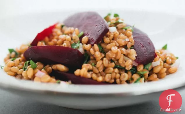 Gerösteter Rüben- und Weizenbeersalat