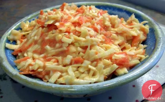 Krautsalat mit Apfel-Honig-Dressing..