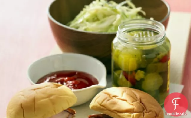 Barbecue Schweinefleisch Sandwiches mit Kohlkraut