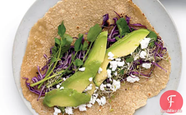 Mit Avocado, Feta und Kohl Wrap