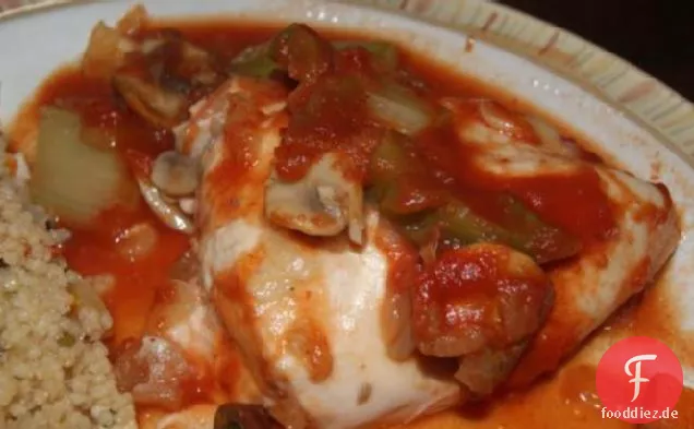 Ersticktes Huhn in Weinsauce