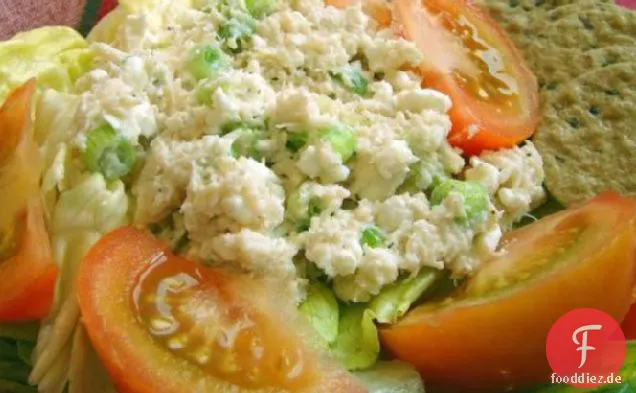 Cremiger käsiger Krabbensalat