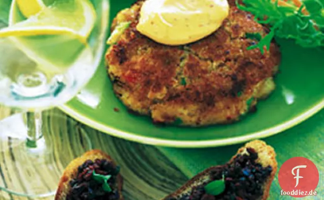 Krabbenkuchen mit roter Chili-Mayonnaise