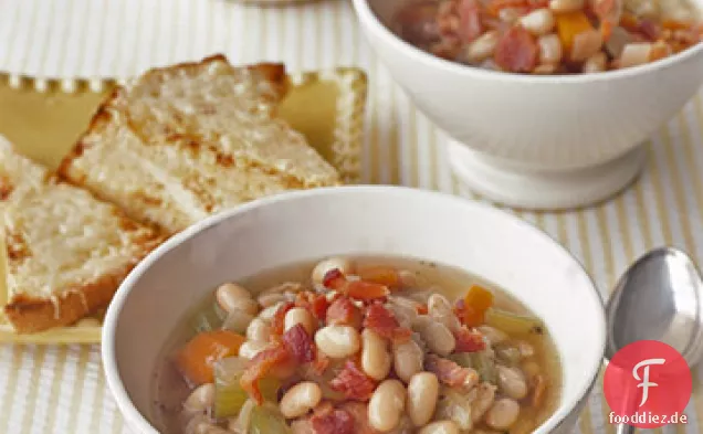 Bohnen-Speck-Suppe mit Käse-Toast