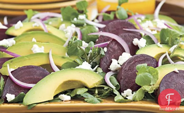 Rüben-, Ziegenkäse- und Avocadosalat
