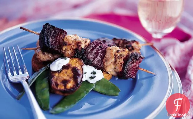 Kreuzkümmel-Knoblauch-Huhn und Rüben-Kebabs