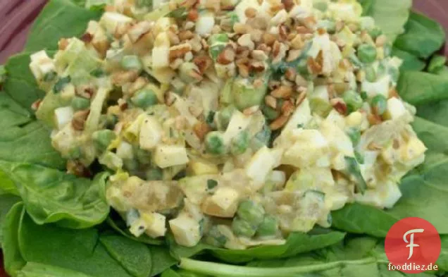 Curryeiersalat auf Grüns