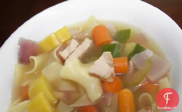 Fühlen Sie sich besser Hühnernudelsuppe