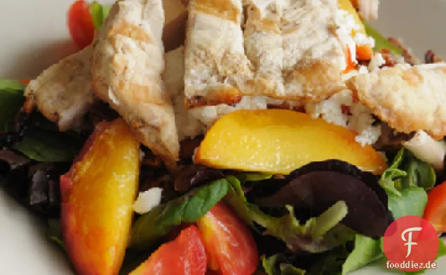 Geschnittener Hühnersalat mit Chili-Ingwer-Vinaigrette
