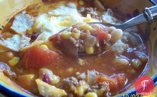 Taco-Suppe Mit Bohnen und Gebackenen Tortillas